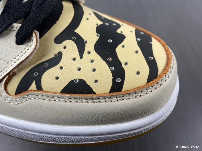 Rep 1 Tiger of OG Year Jordan Low the Air DH6932-100 0714